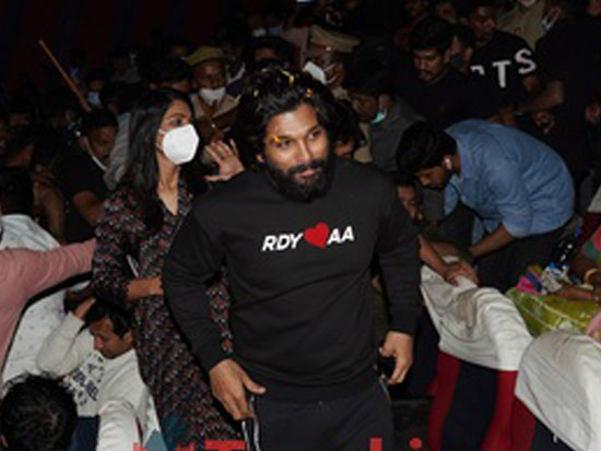 Bunny With Family at Pushpa Show